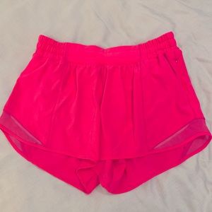 Lululemon Hotty Hot shorts Pink Highlight, 8 tall
